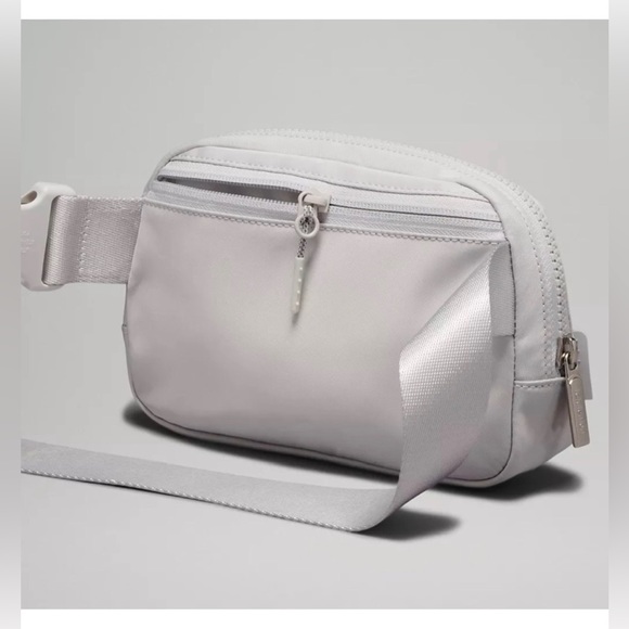 NWT Lululemon Everywhere Belt Bag Rainbow Logo - Picture 4 of 6